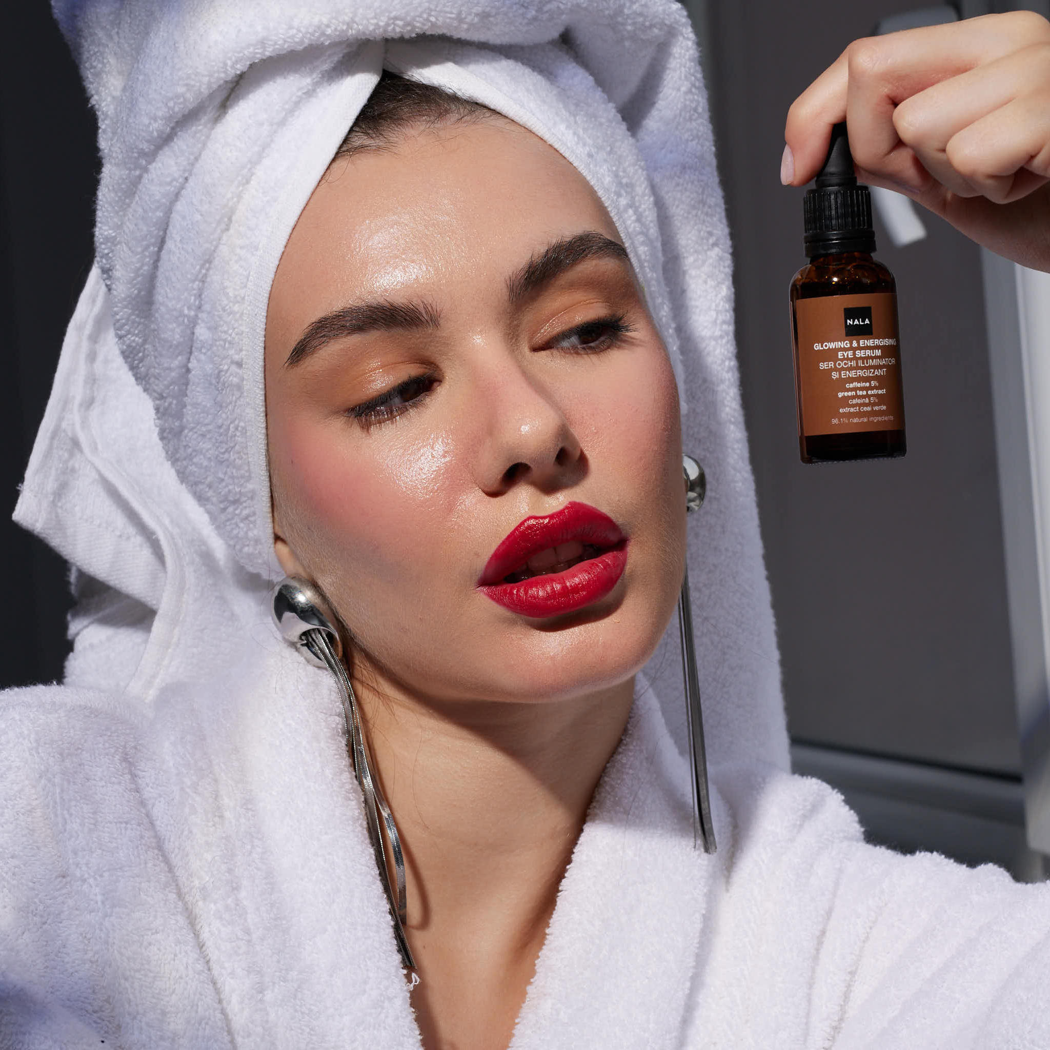 Serum para ojos luminosos y energizantes - 5% cafeína + extracto de té verde